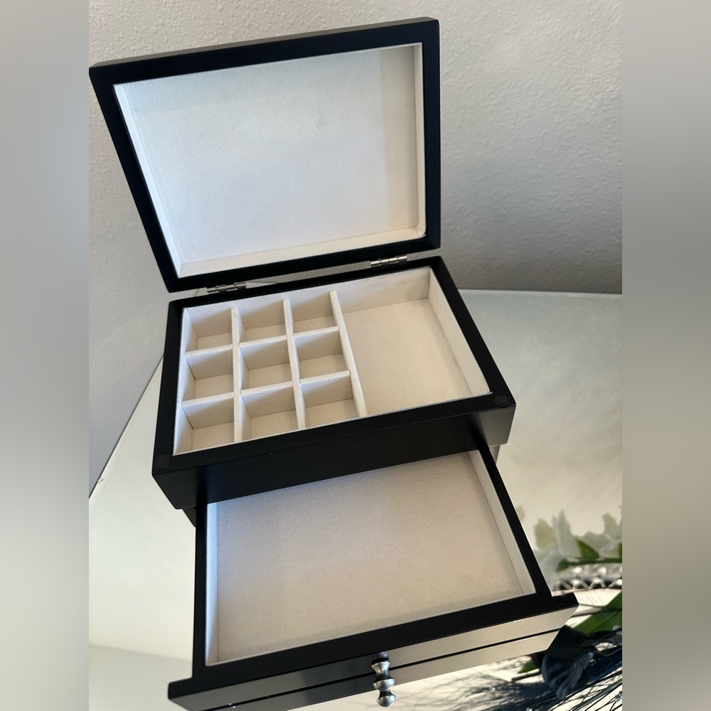 Small white mirrored jewelry box